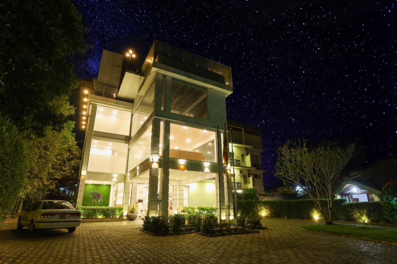Hotel Ganthera Канди Екстериор снимка