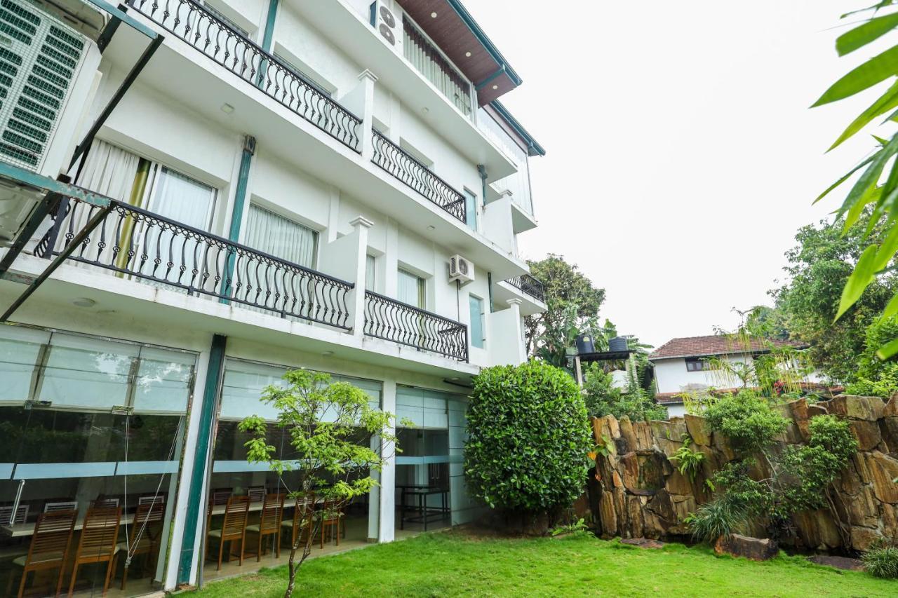 Hotel Ganthera Канди Екстериор снимка