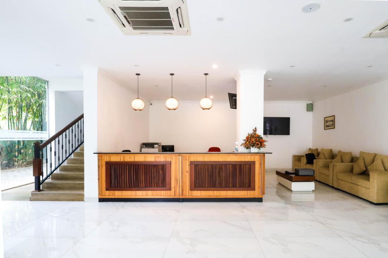 Hotel Ganthera Канди Екстериор снимка