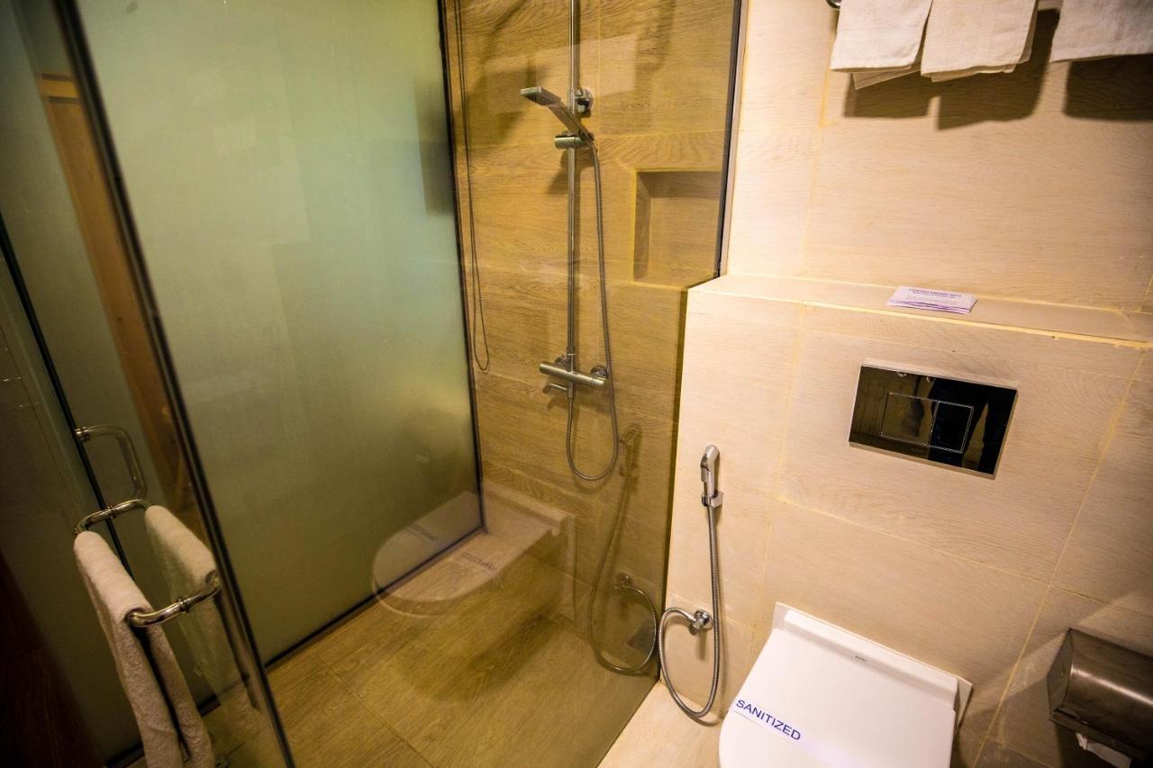 Hotel Ganthera Канди Екстериор снимка
