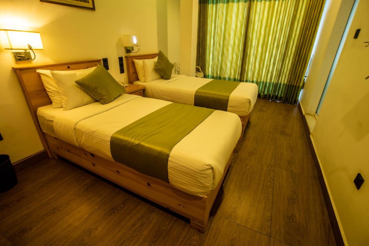 Hotel Ganthera Канди Екстериор снимка