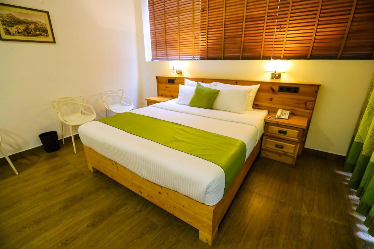 Hotel Ganthera Канди Екстериор снимка