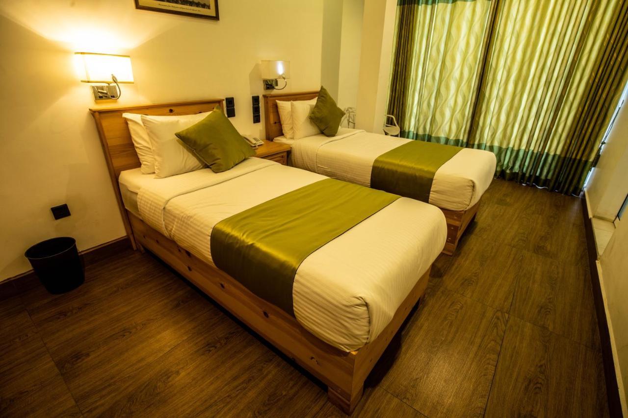 Hotel Ganthera Канди Екстериор снимка