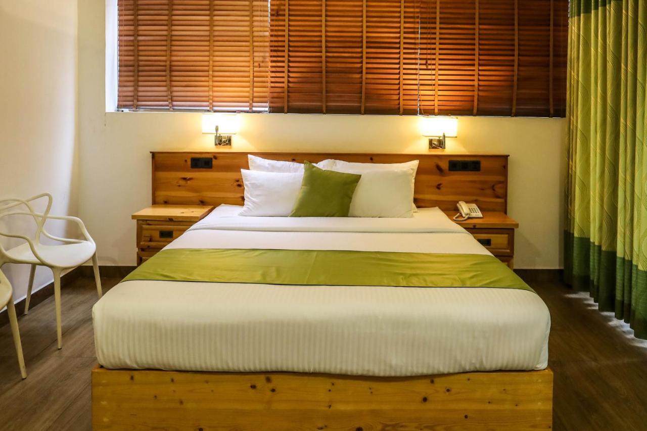 Hotel Ganthera Канди Екстериор снимка