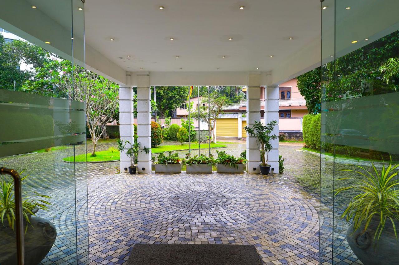 Hotel Ganthera Канди Екстериор снимка