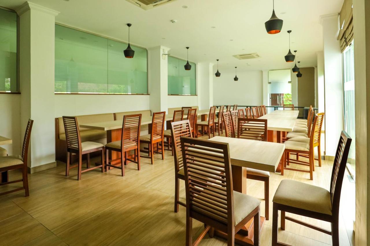 Hotel Ganthera Канди Екстериор снимка