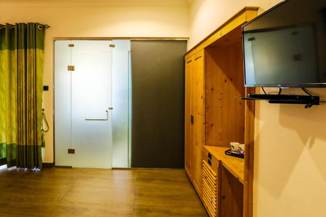 Hotel Ganthera Канди Екстериор снимка