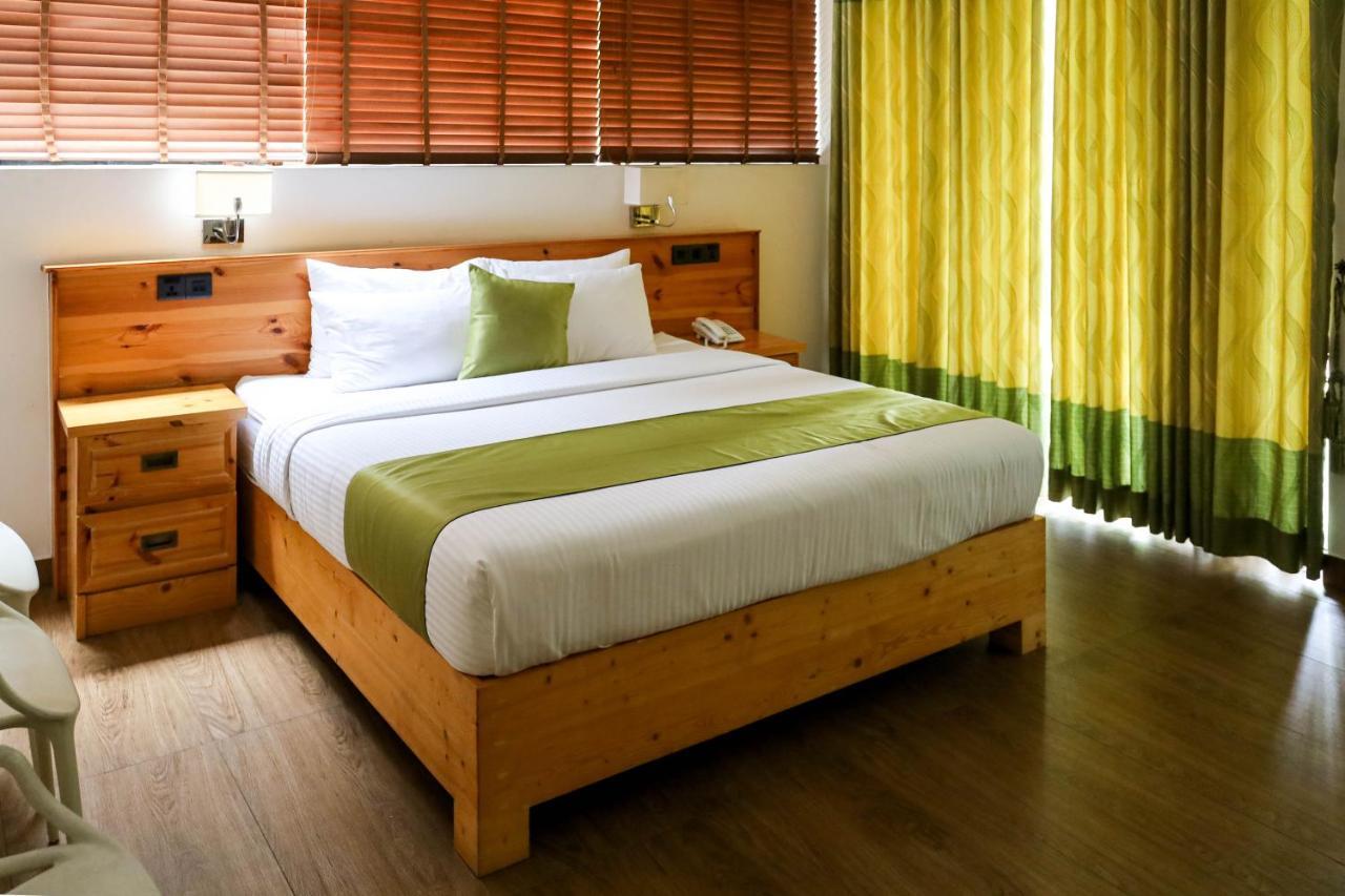 Hotel Ganthera Канди Екстериор снимка