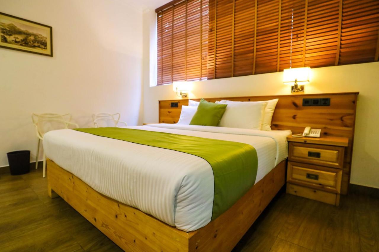 Hotel Ganthera Канди Екстериор снимка